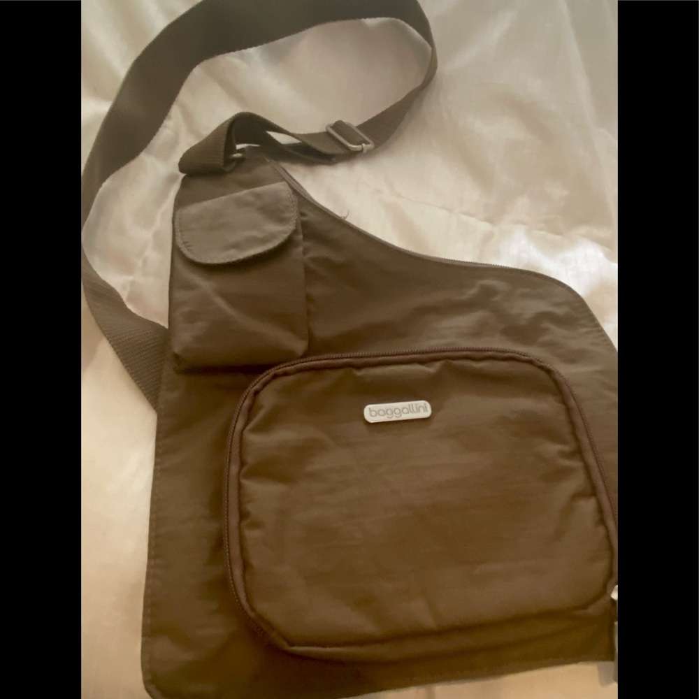 Baggallini Nylon Crossbody Adjustable Strap.